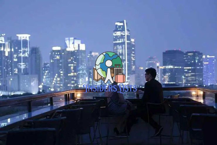 Hotel dengan Rooftop Bar